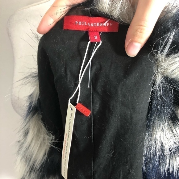 n:Philanthropy Faux Fur Vest NWT Small Blue White - Picture 6 of 8